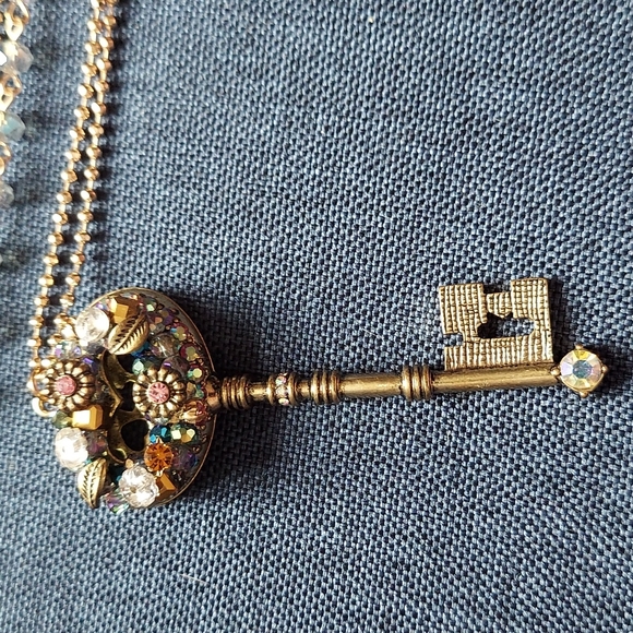 Betsey Johnson Jewelry - Betsey Johnson Woven Cluster Key Long Necklace